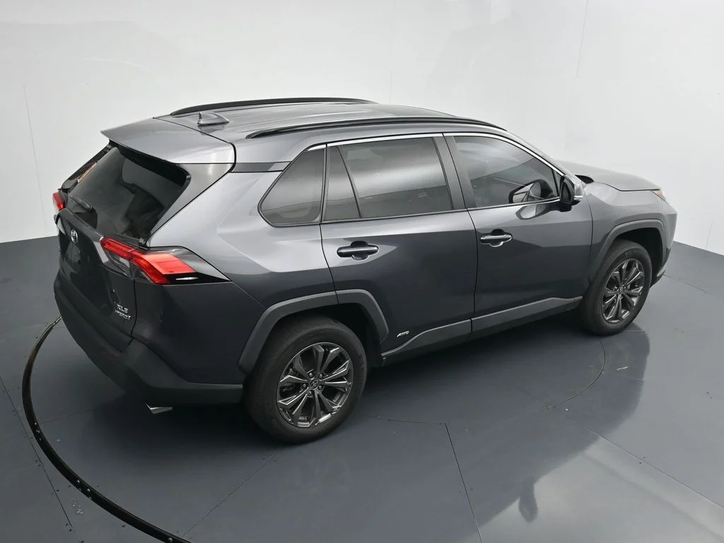 Used 2022 Gray Toyota XLE Premium image 23
