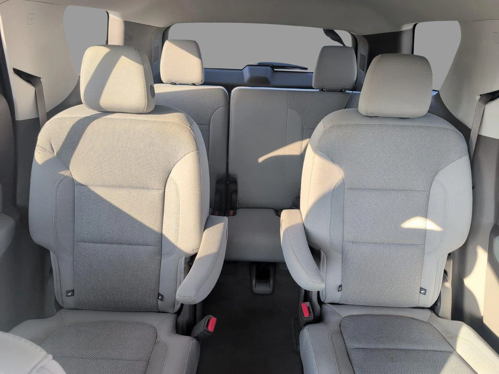 Used 2018 SUMMIT WHITE Chevrolet LT Cloth image 30
