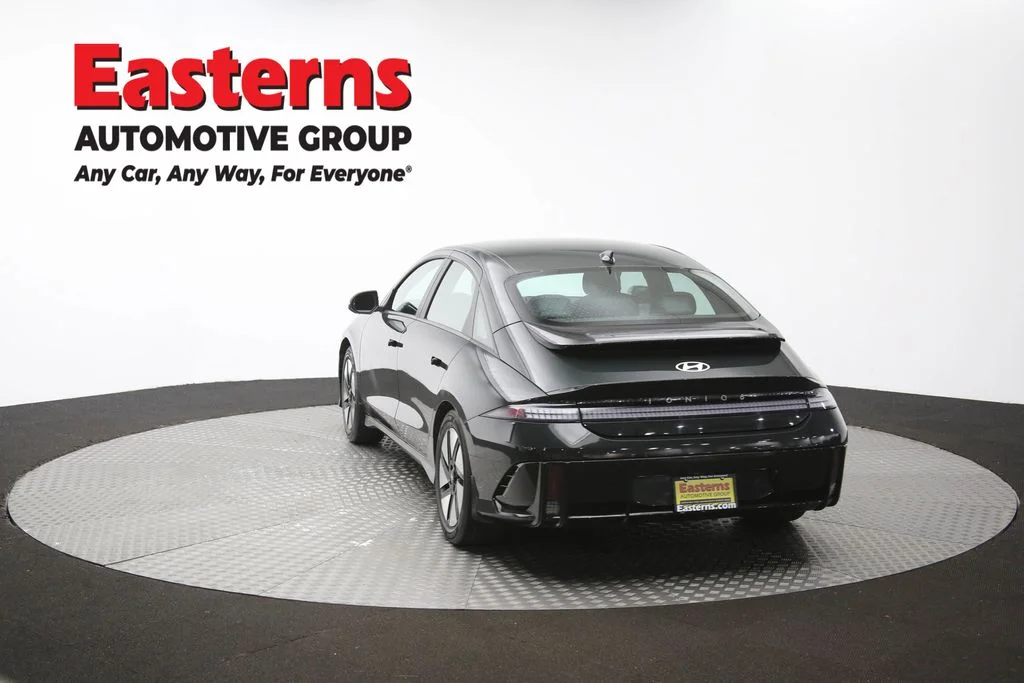 Used 2024 Green Hyundai SE image 36