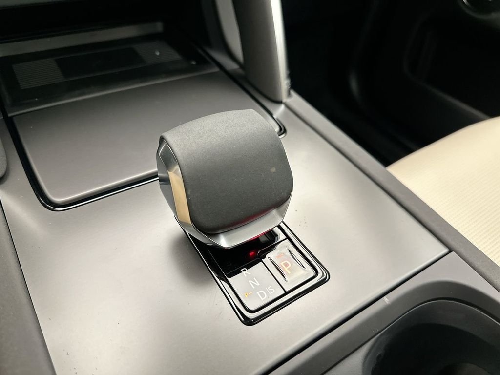Used 2025 Fuji White Land Rover S image 10