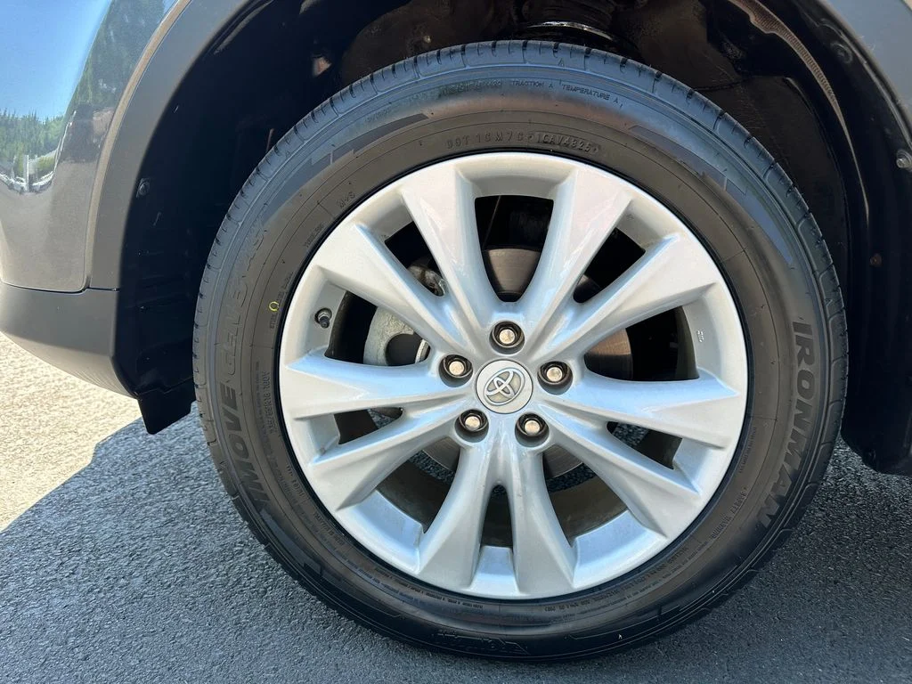 Used 2015 Gray Toyota Limited image 12