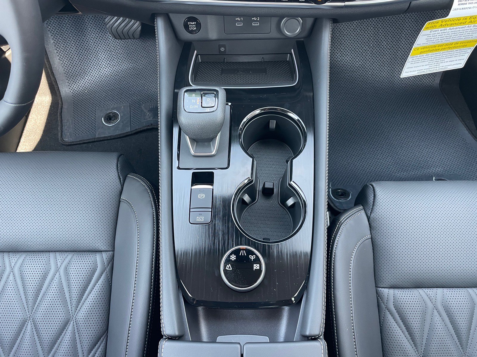 New 2026 Champagne Silver Metallic / Super Black Two-tone Nissan Platinum image 19