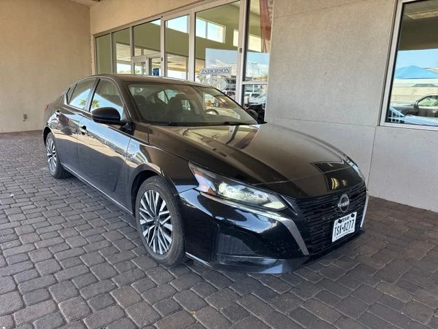 Used 2024 Super Black Clearcoat Nissan 2.5 SV image 6