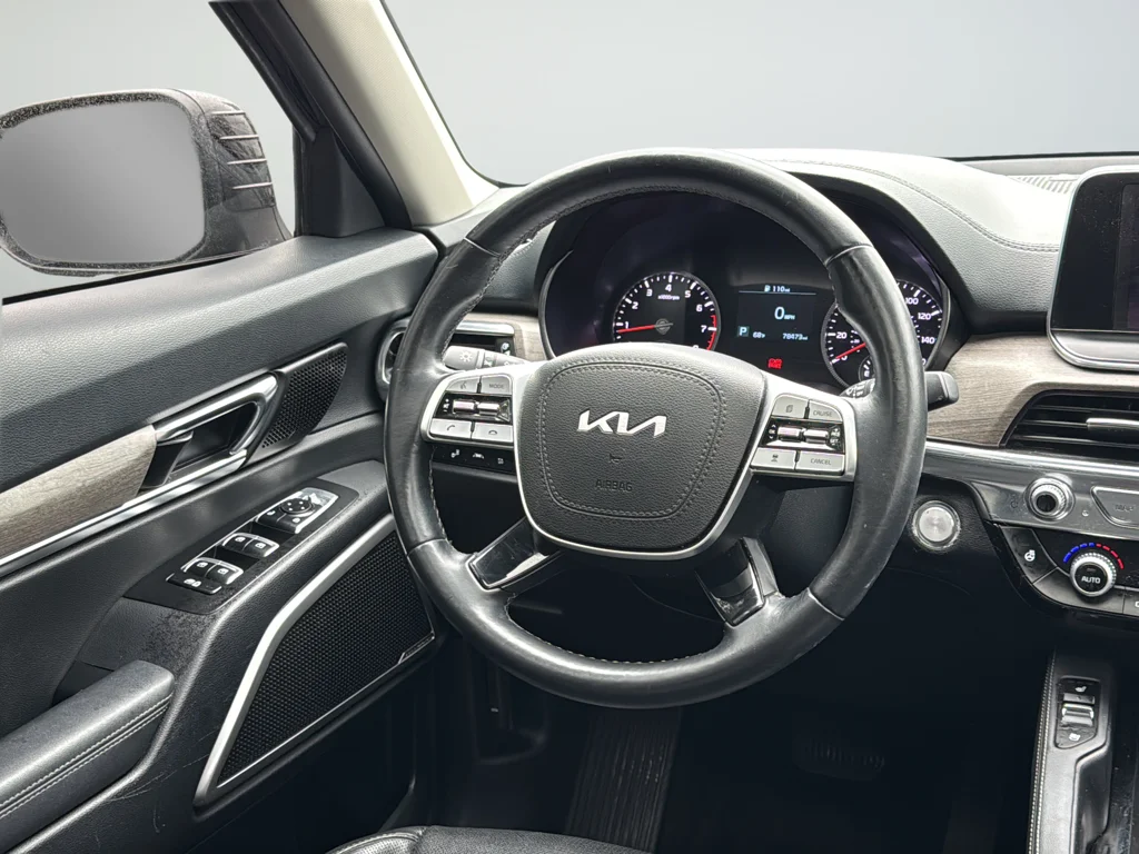Used 2022 Black Kia EX image 40