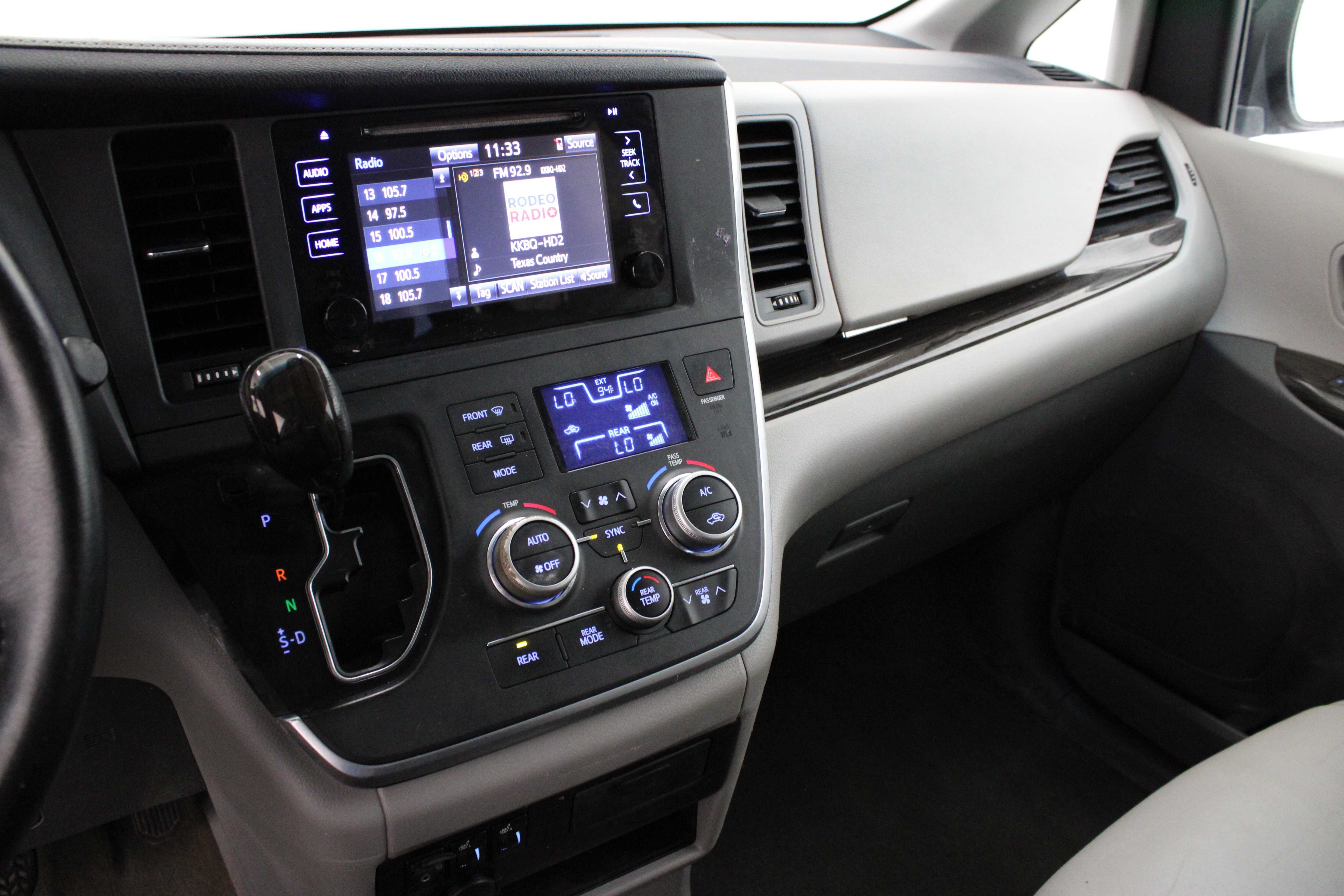 Used 2015 Silver Sky Metallic Toyota XLE Premium 3.5L image 16