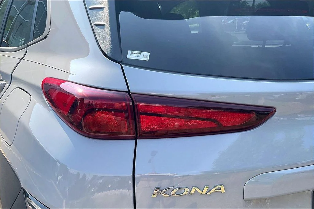 Used 2022 Silver Hyundai SEL image 33