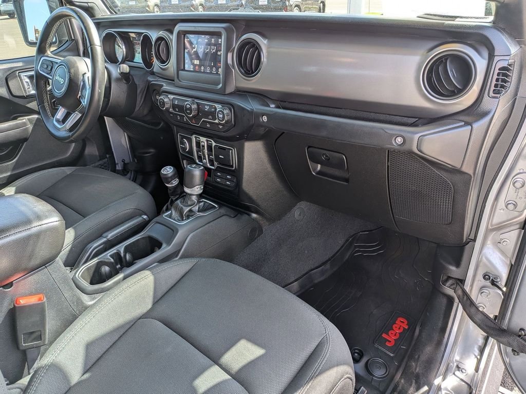 Used 2020 Billet Silver Metallic Clearcoat Jeep Sport S image 22