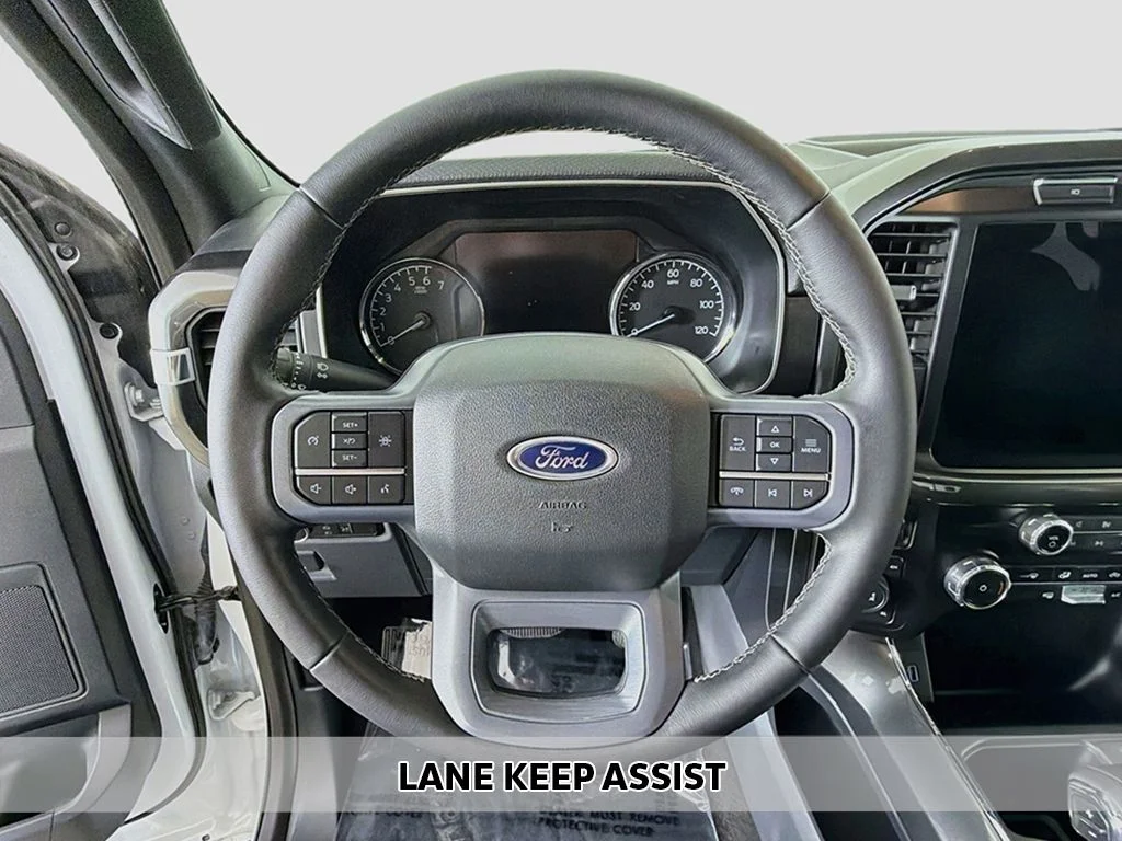 Used 2023 Oxford White Ford XLT image 4