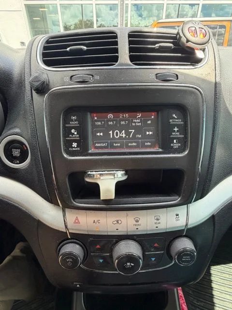 Used 2018 Red Dodge SXT image 3