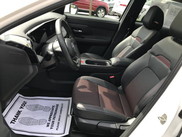 Used 2025 Aspen White Tricoat Nissan SR image 23