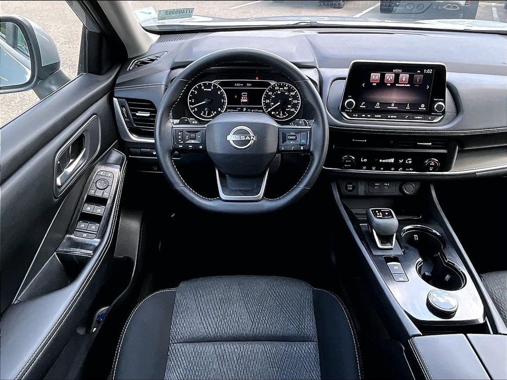 Used 2025 Silver Nissan SV image 17