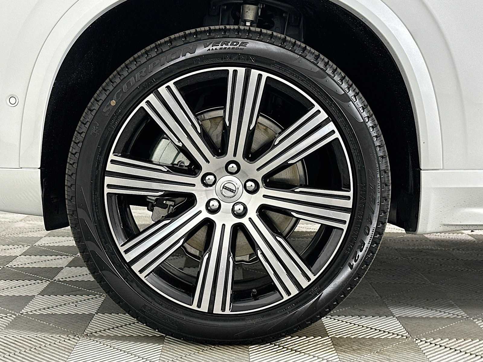 Certified Used 2025 Crystal White Volvo Plus image 28