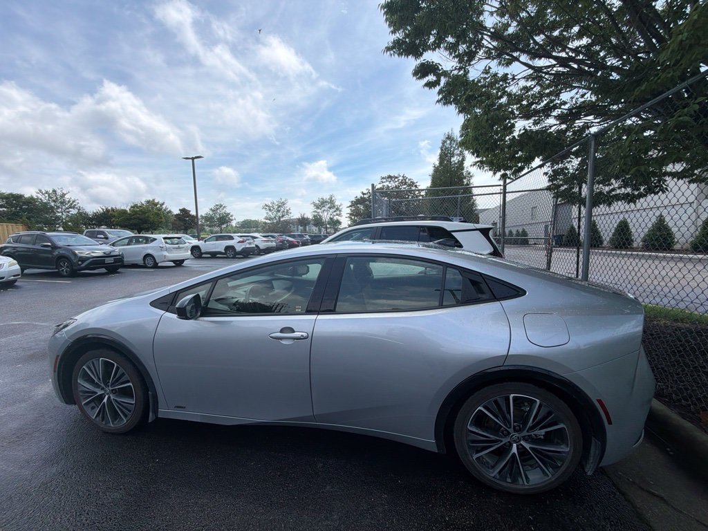 Used 2024  Toyota XLE image 2