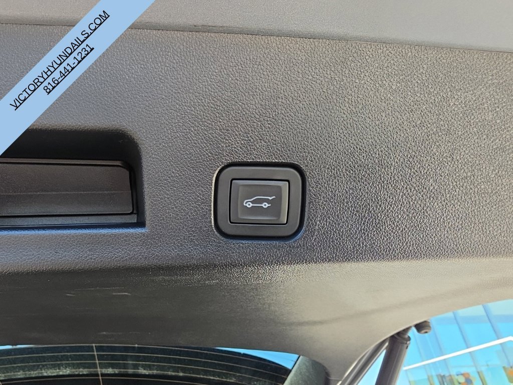 Used 2025 Gray Chevrolet LT image 39