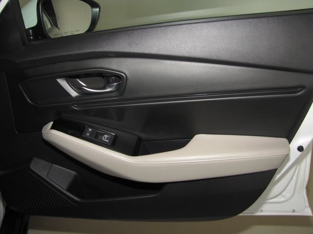 Used 2023 Platinum White Honda Touring image 21