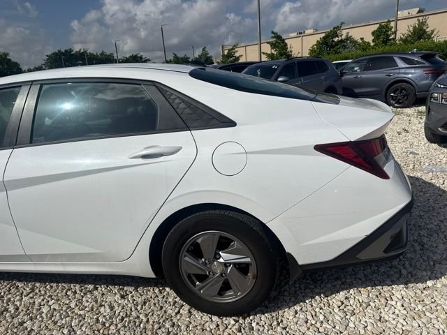 Used 2024 White Hyundai SE image 9
