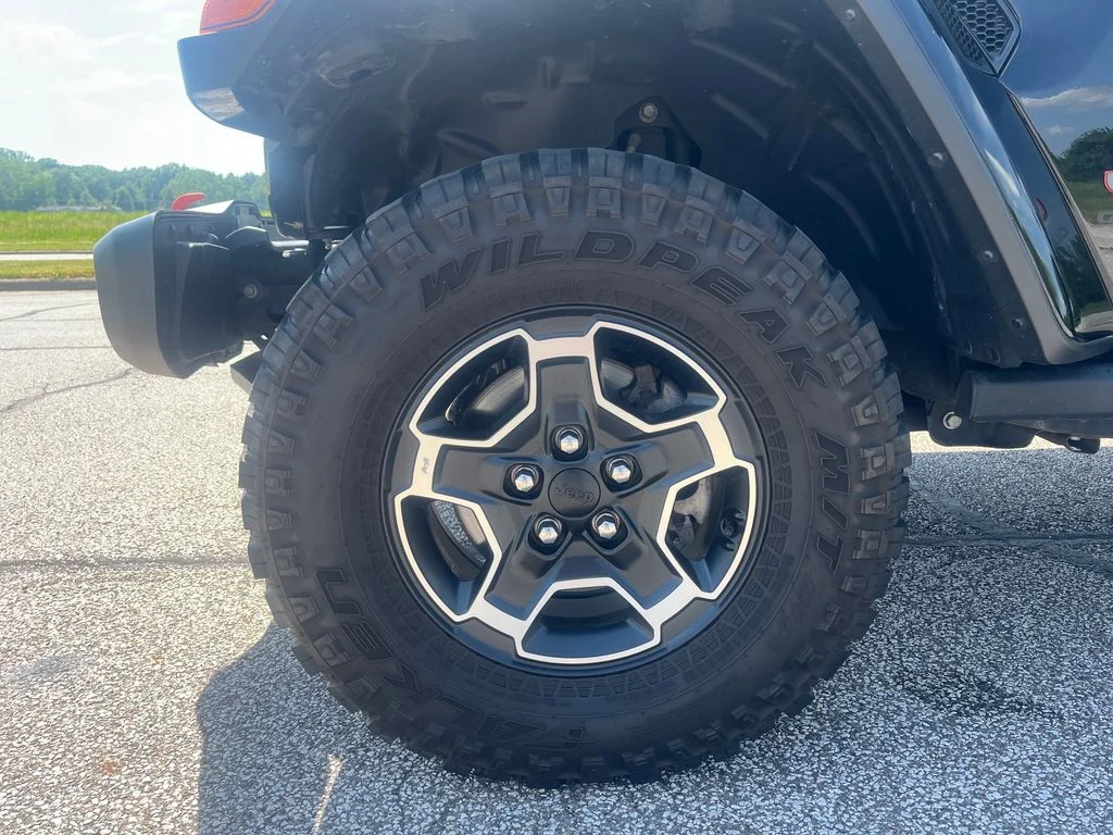 Used 2023 Black Jeep Mojave image 9