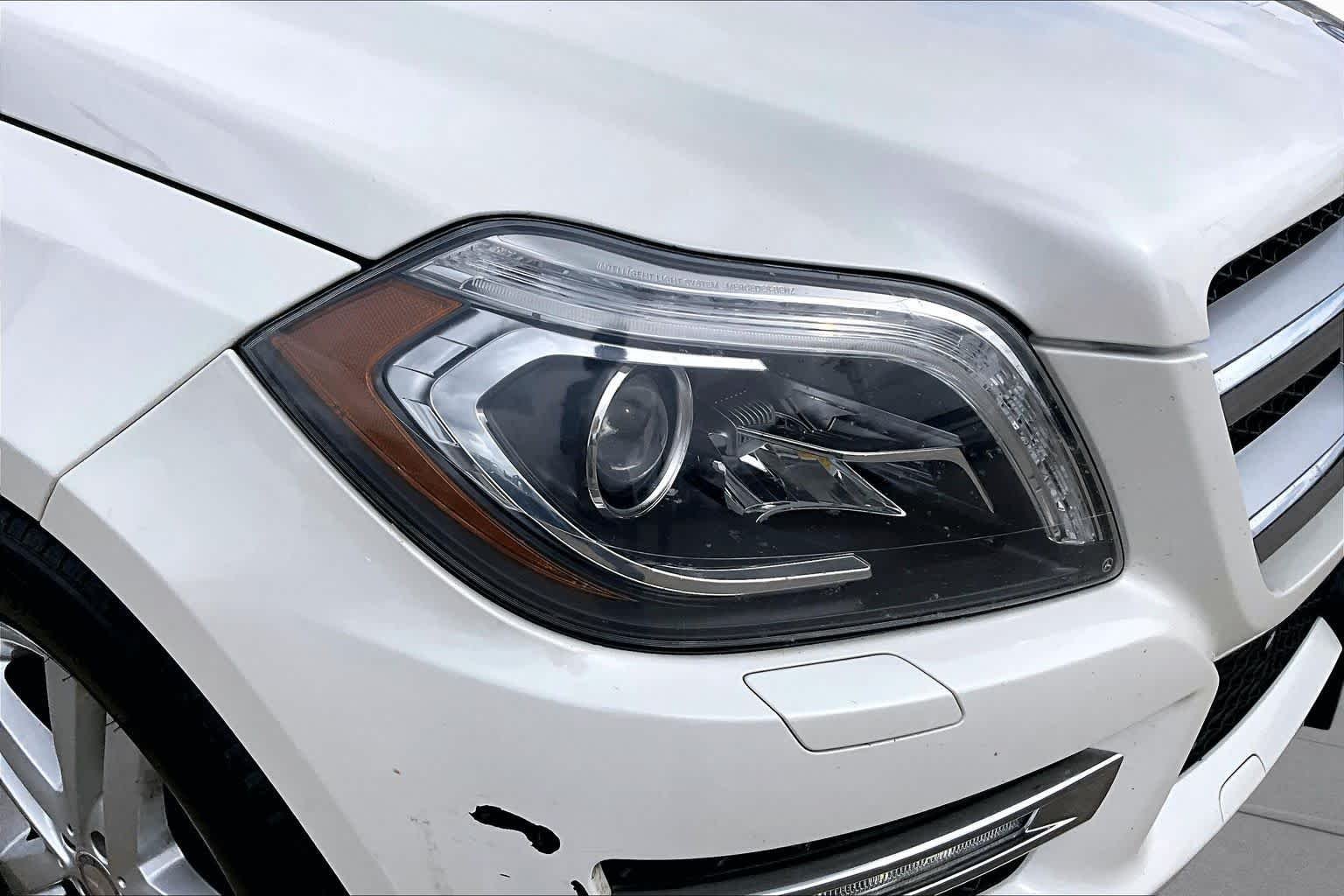 Used 2015 Diamond White Metallic Mercedes-Benz GL 450 image 28