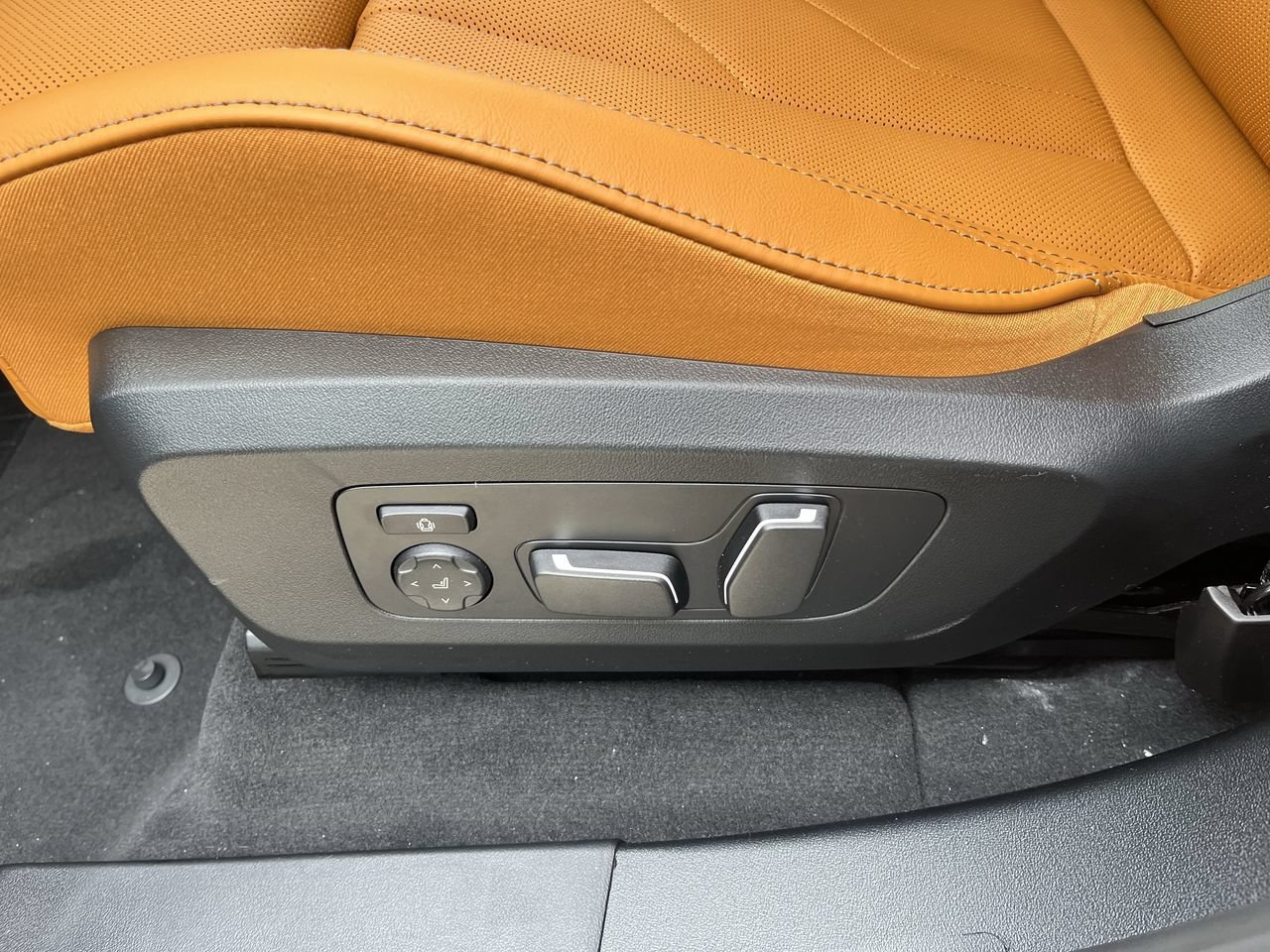 Used 2026 Dark Graphite Metallic BMW 30 xDrive image 15