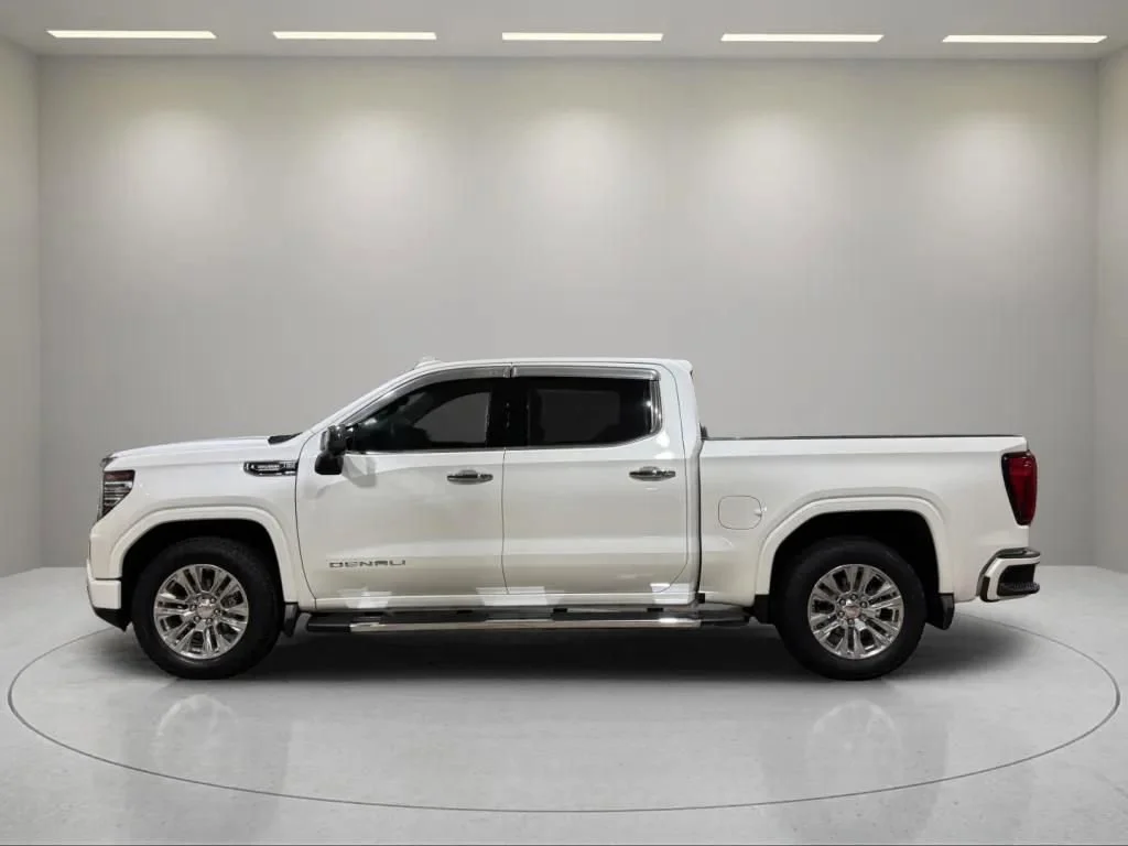 Certified Used 2022 White Frost Tricoat GMC Denali image 8