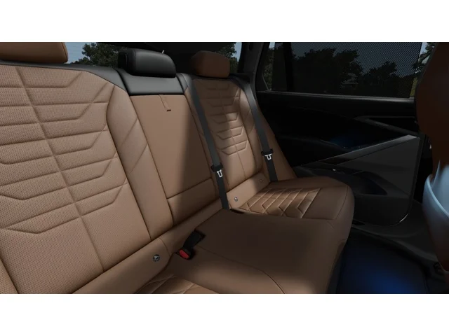 New 2027 Mineral White Metallic BMW  image 12