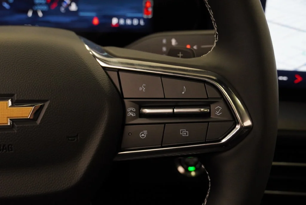 New 2027 Mosaic Black Metallic Chevrolet LT image 29