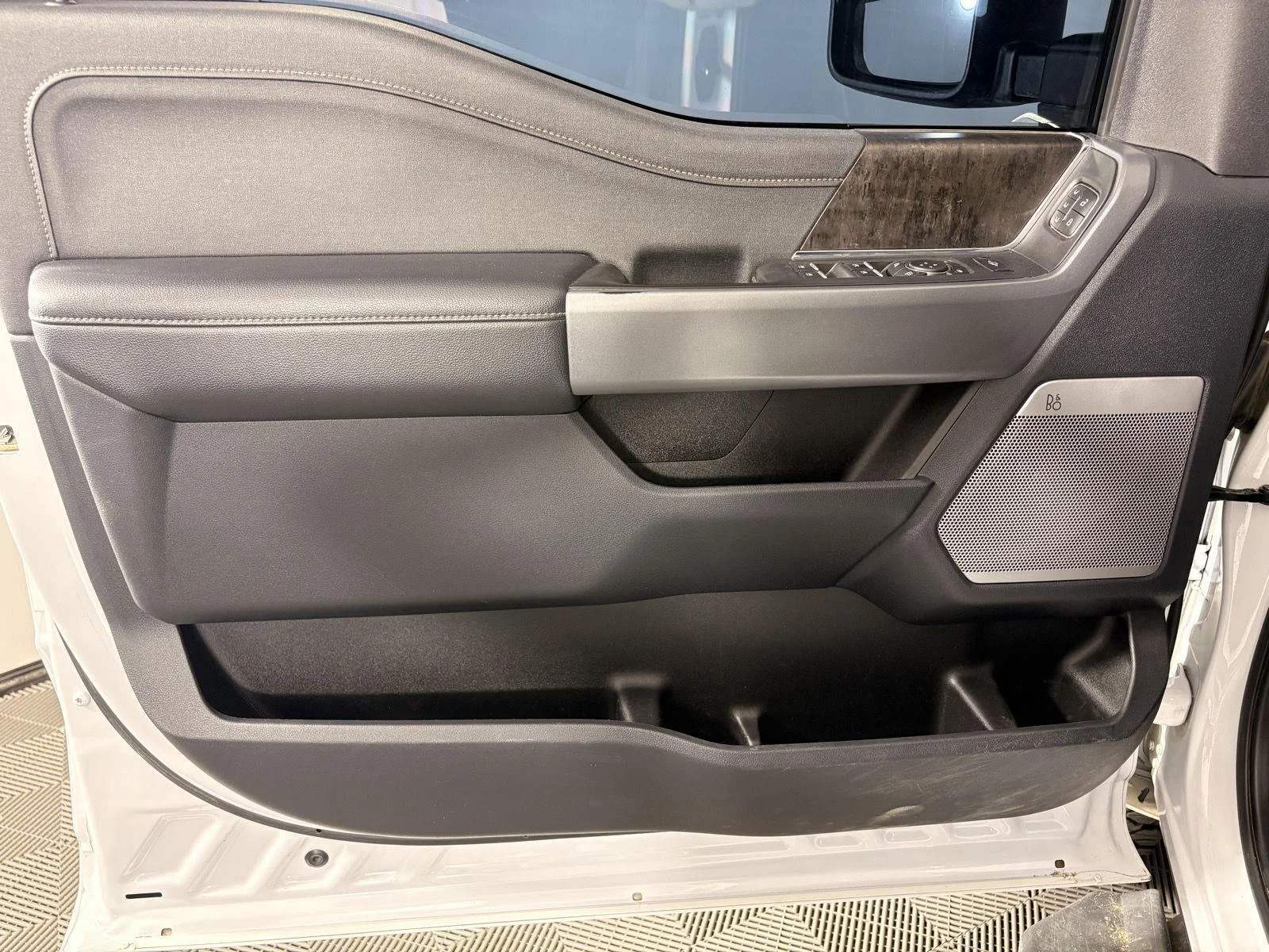 Used 2023 Oxford White Ford LARIAT image 14