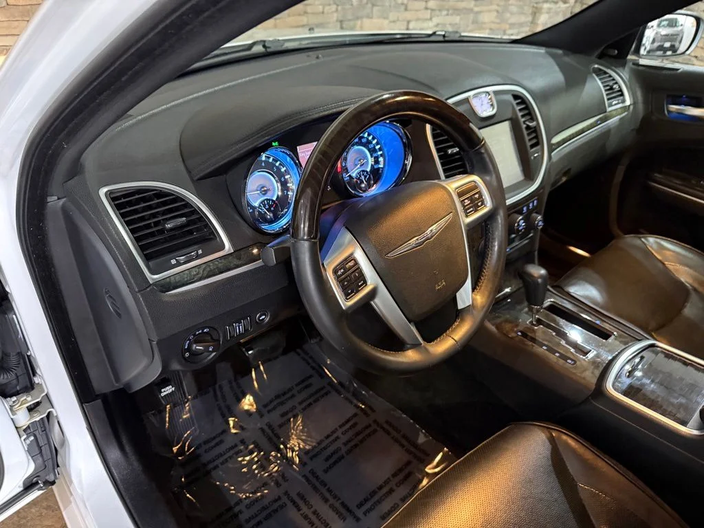 Used 2011 Ivory Chrysler Base image 28