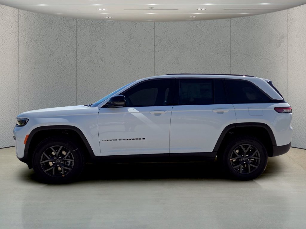New 2027 Bright White Clear-Coat Paint Jeep Laredo Altitude image 10