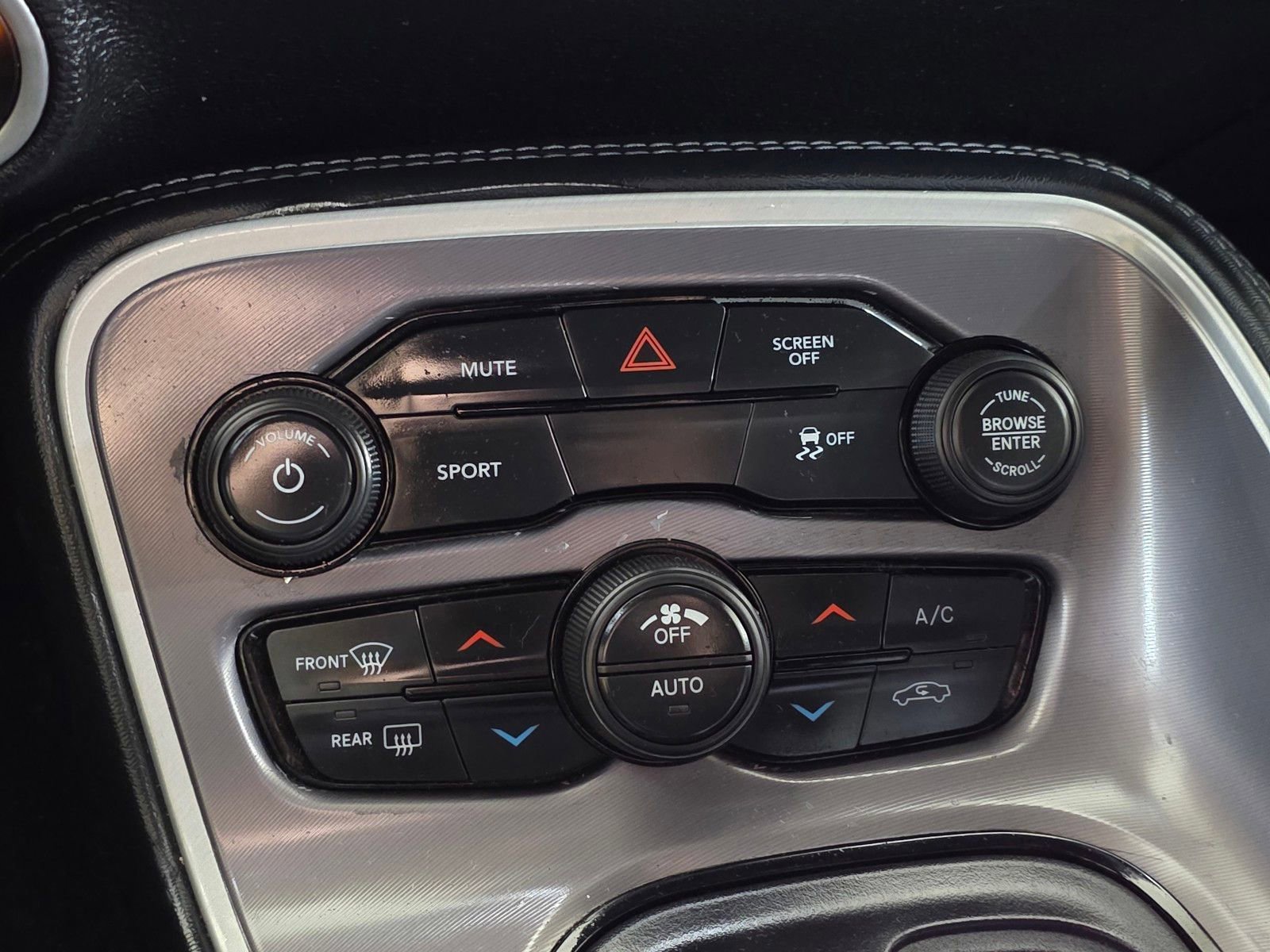 Used 2022  Dodge SXT image 26