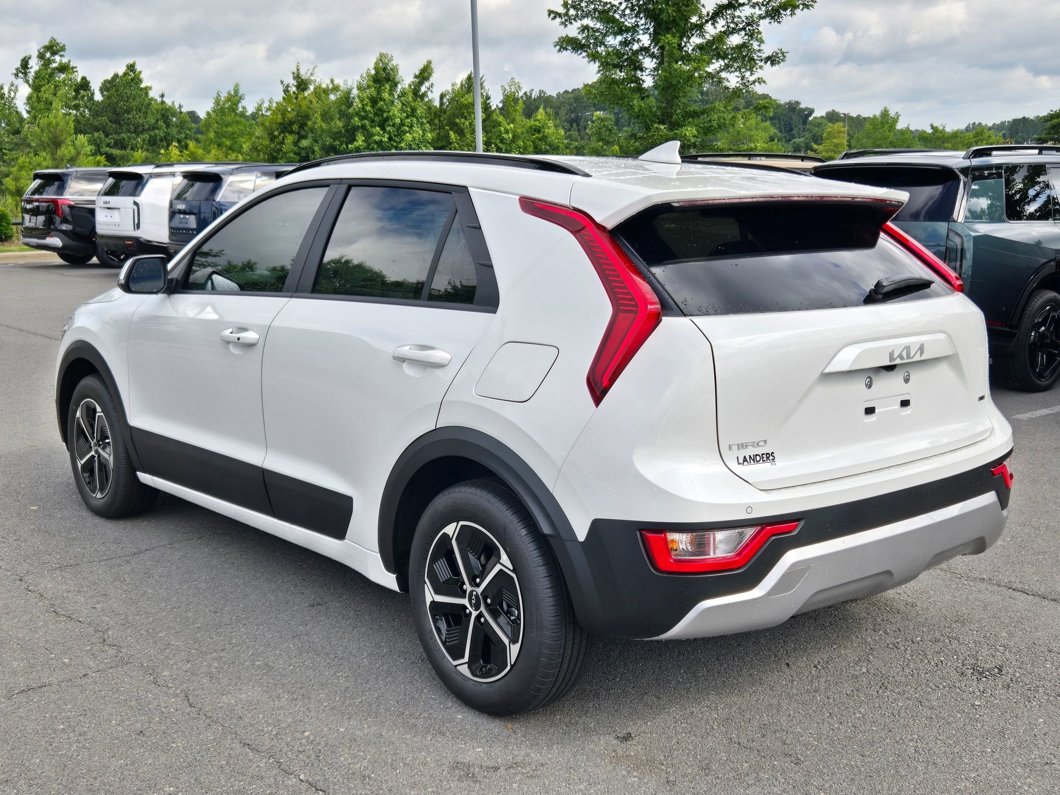 New 2026 Snow White Pearl Kia EX image 5