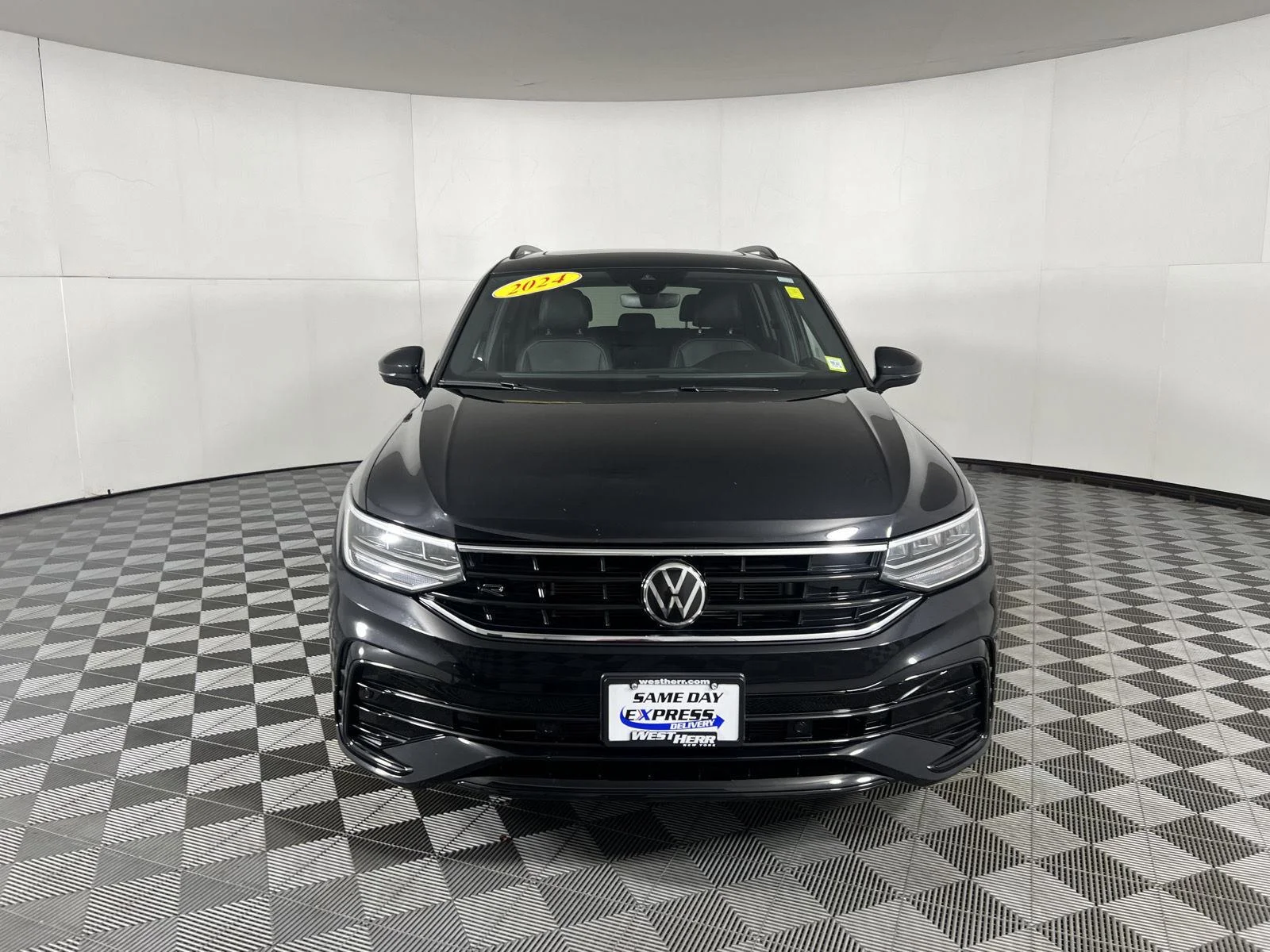 Used 2024  Volkswagen SE R-Line Black image 16