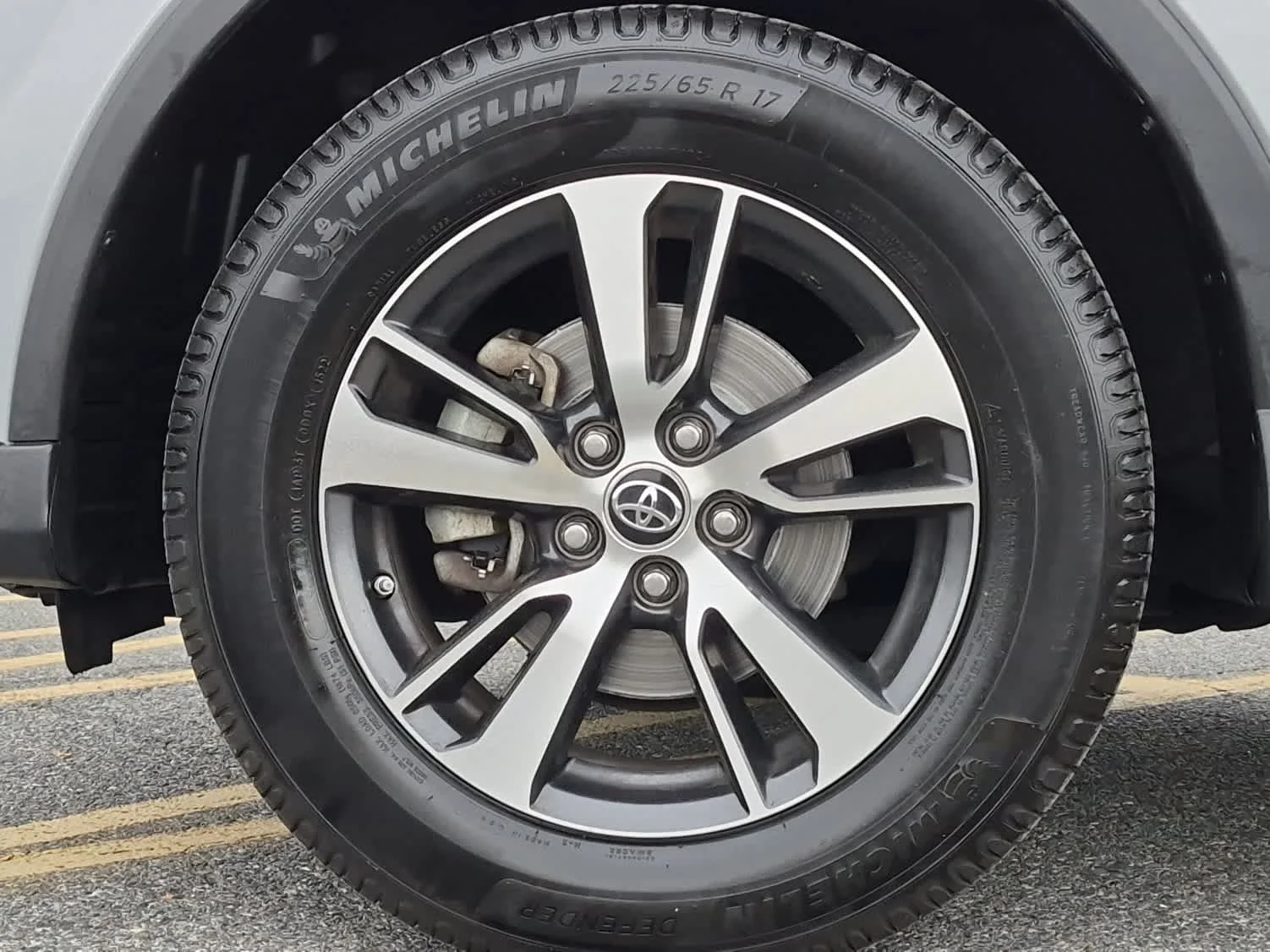 Used 2017 Silver Sky Metallic Toyota XLE image 8