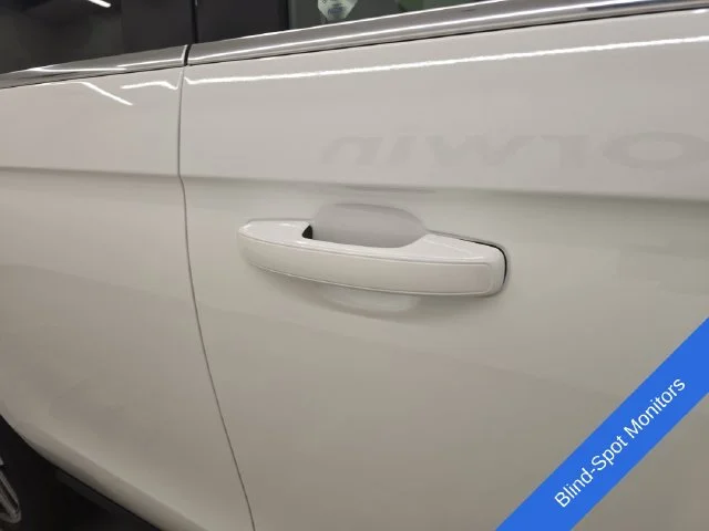 New 2027 Star White Metallic Tri-Coat Ford Platinum image 8