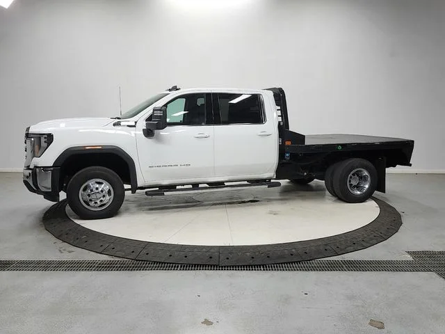 Used 2025 White GMC SLE image 4