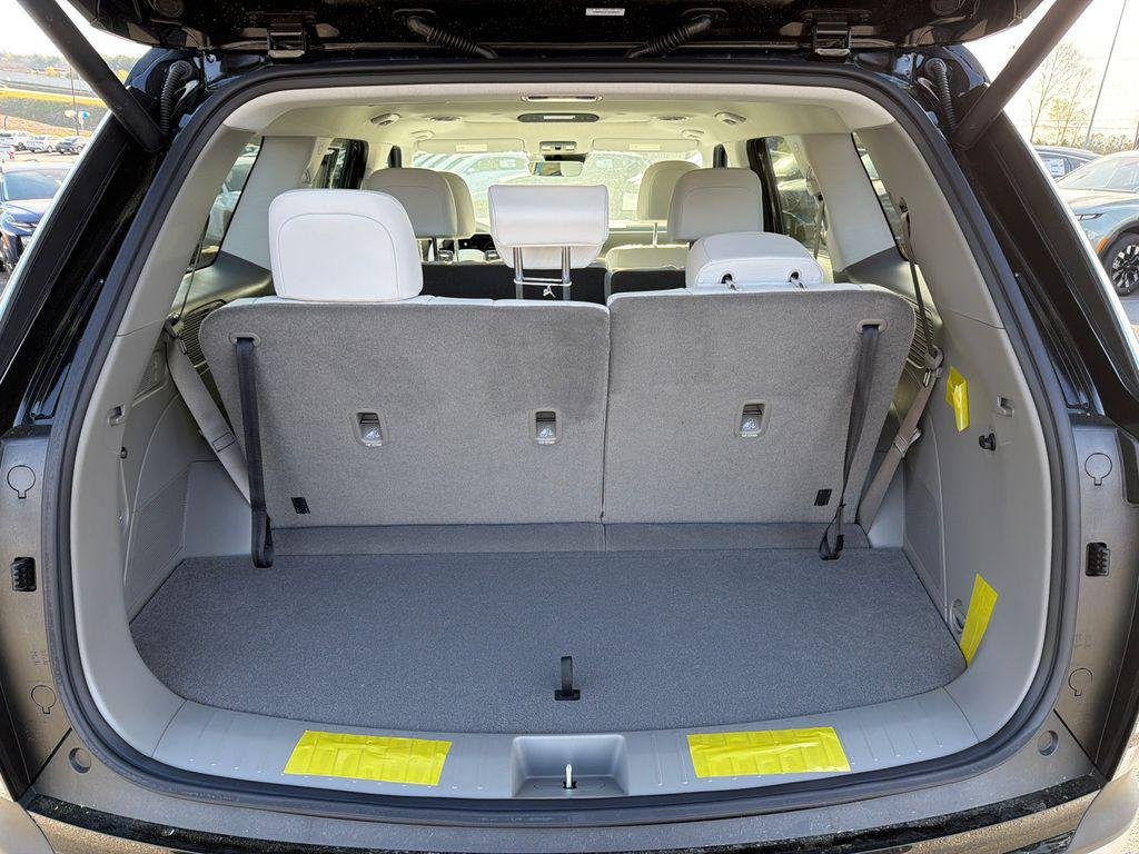 New 2026 Black Hyundai SEL Premium FWD image 18