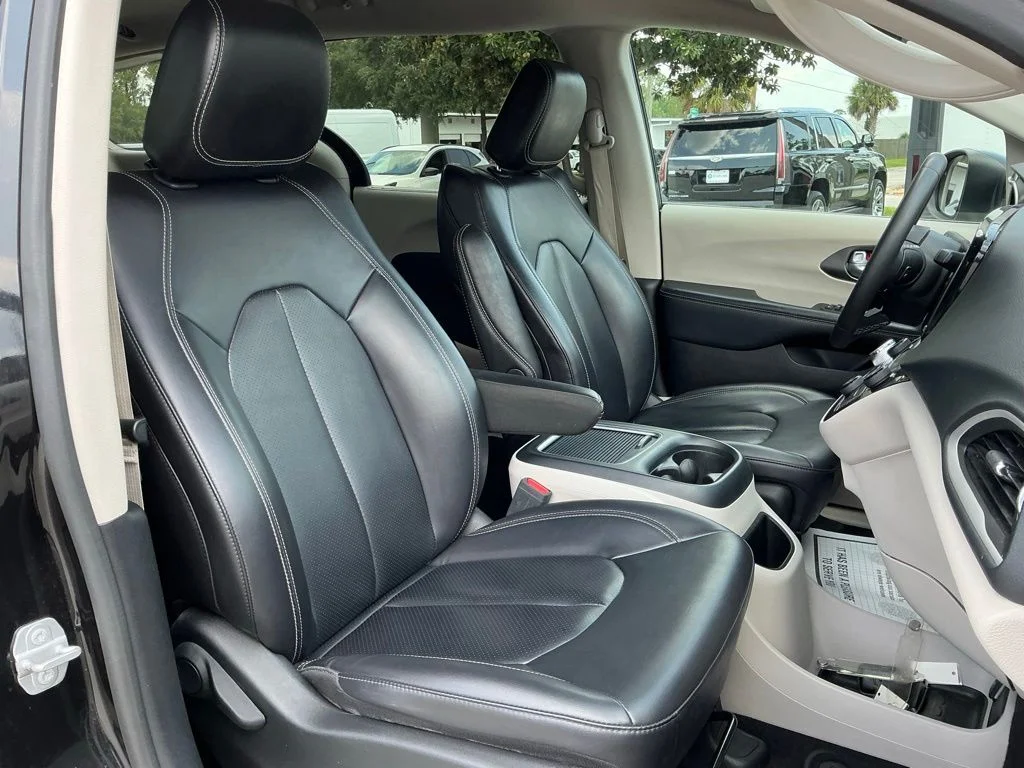 Used 2023 Black Chrysler Touring L image 24