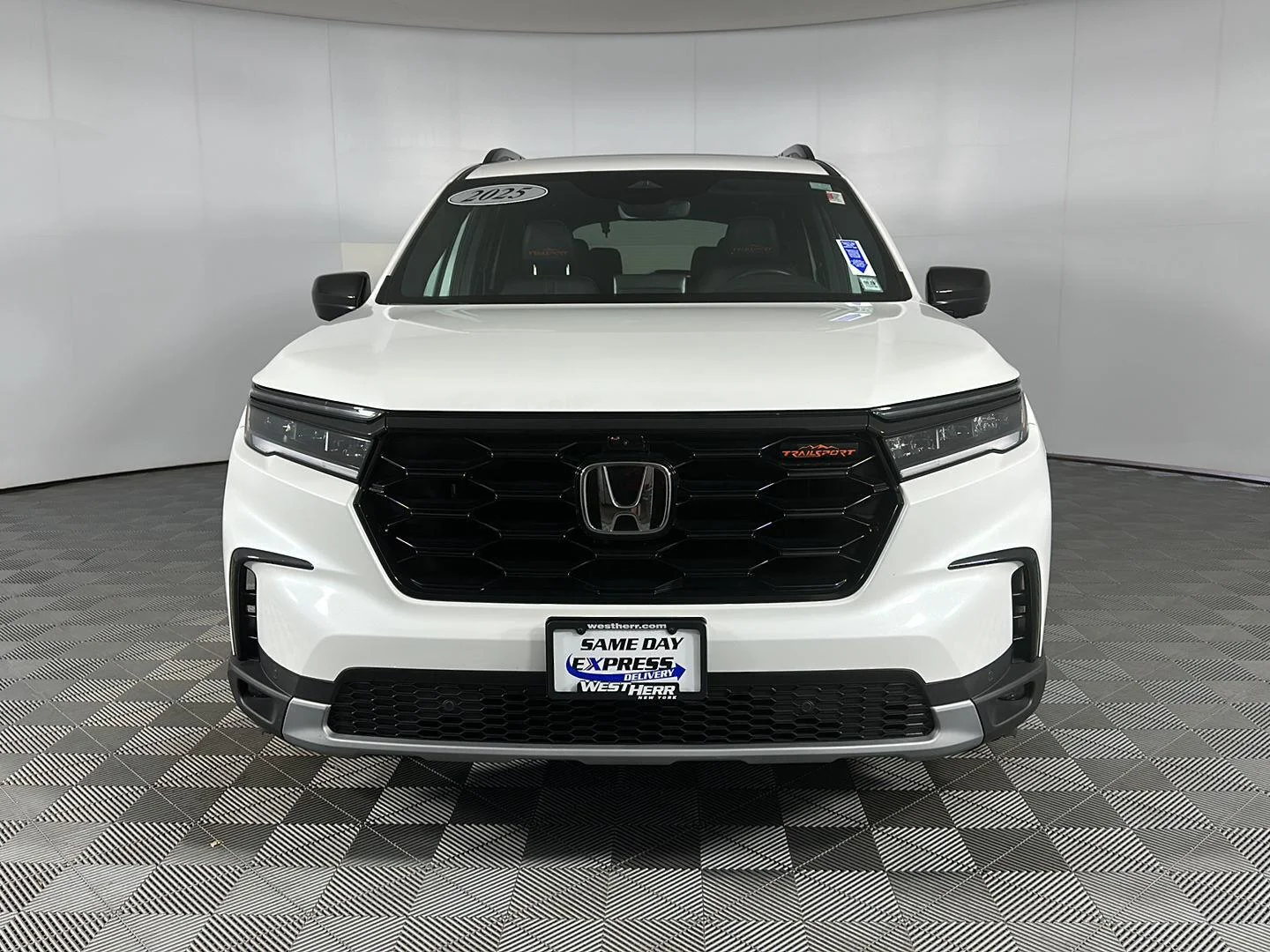 Used 2025 Platinum White Pearl Honda TrailSport image 4