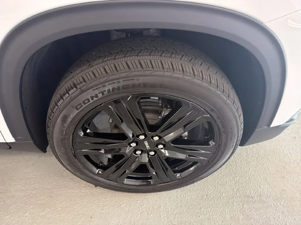 New 2027 Summit White GMC Elevation image 4