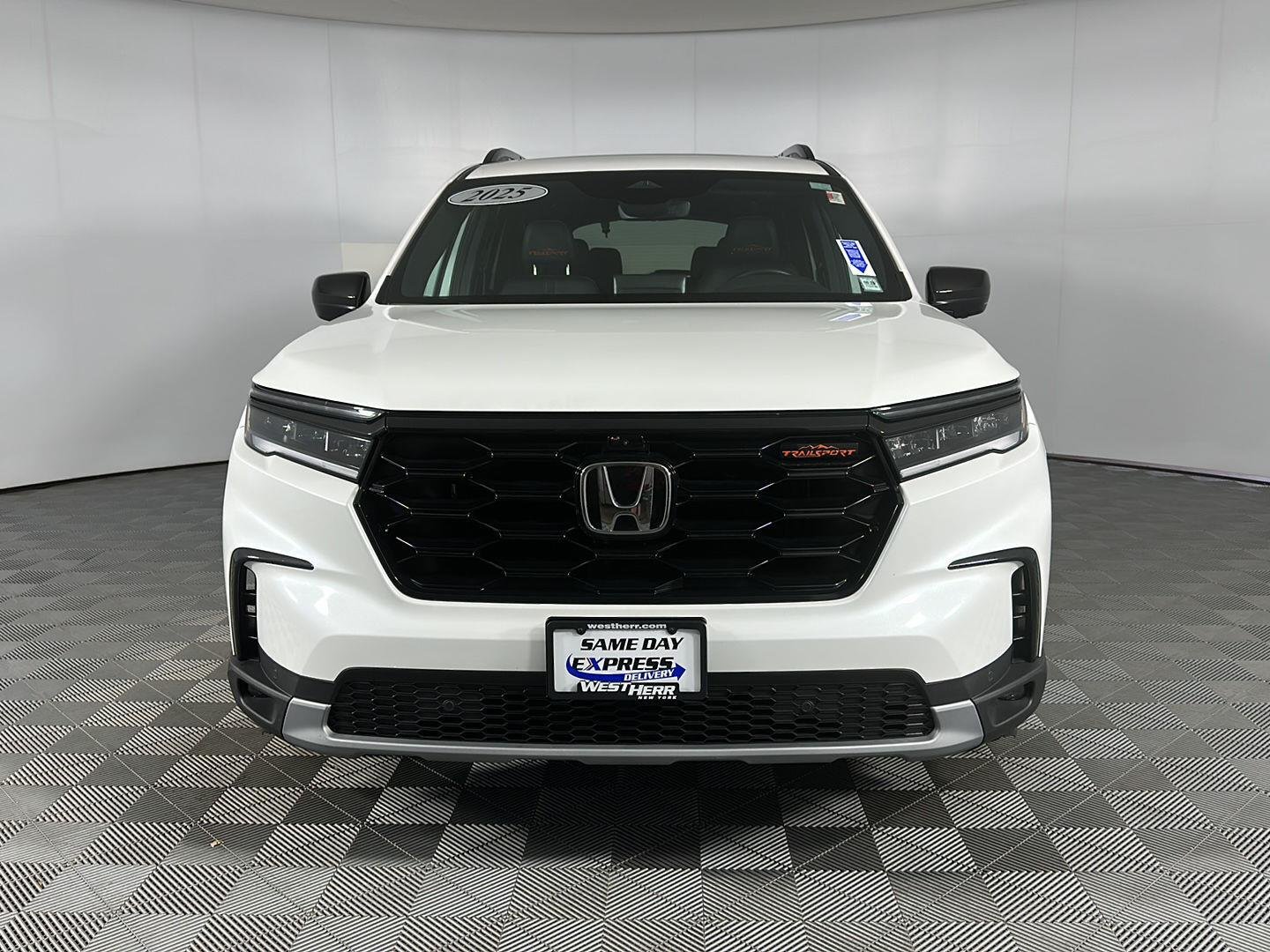 Used 2025 Platinum White Pearl Honda TrailSport image 4