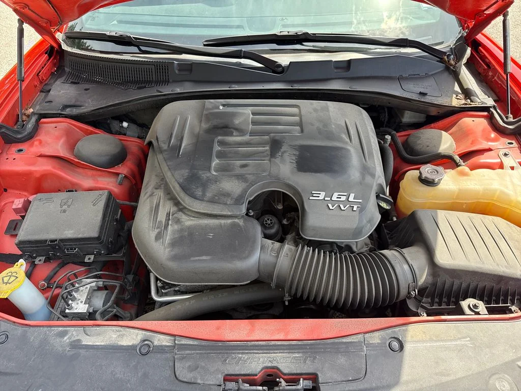 Used 2020 Orange Dodge SXT image 29