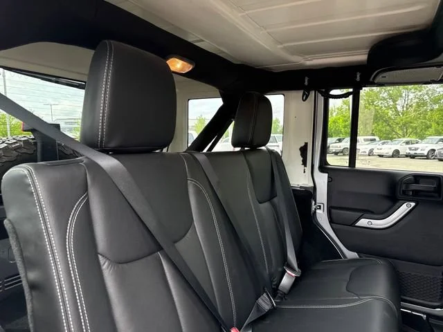 Used 2015 Billet Silver Metallic Clearcoat Jeep Unlimited Rubicon image 15