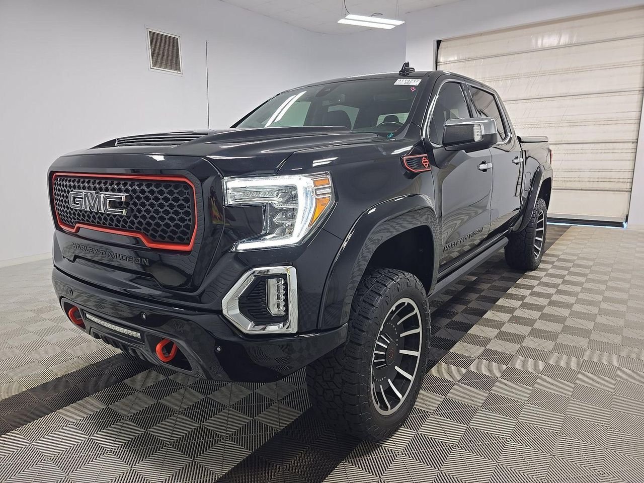 Used 2021 Onyx Black GMC 4WD Crew Cab Short Box SLT image 1