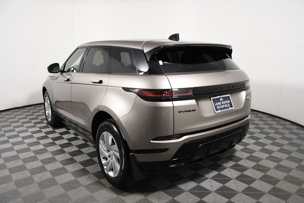 Used 2023 Lantau Bronze Metallic Land Rover Dynamic image 4