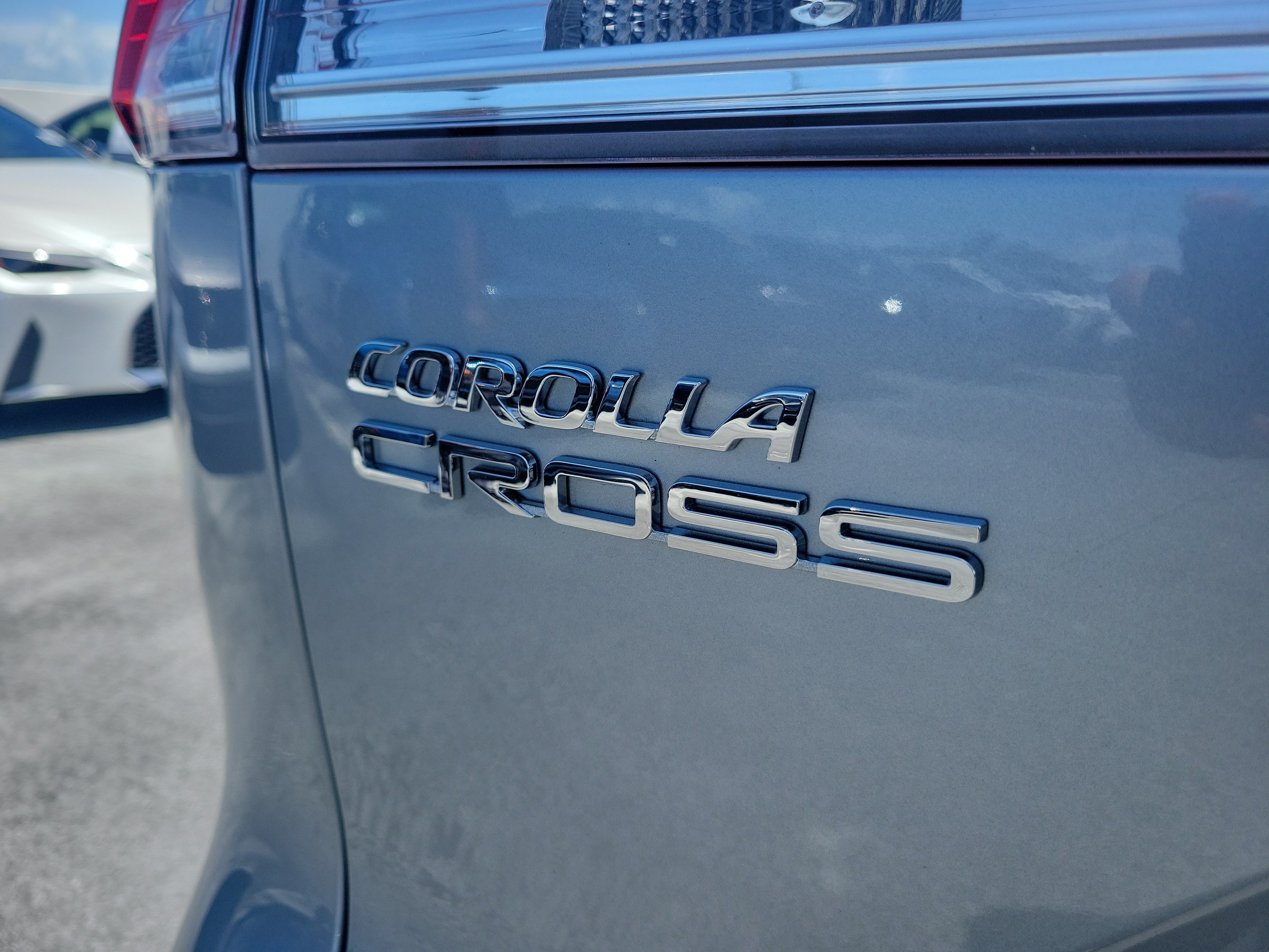 Used 2022 Silver Toyota L image 8