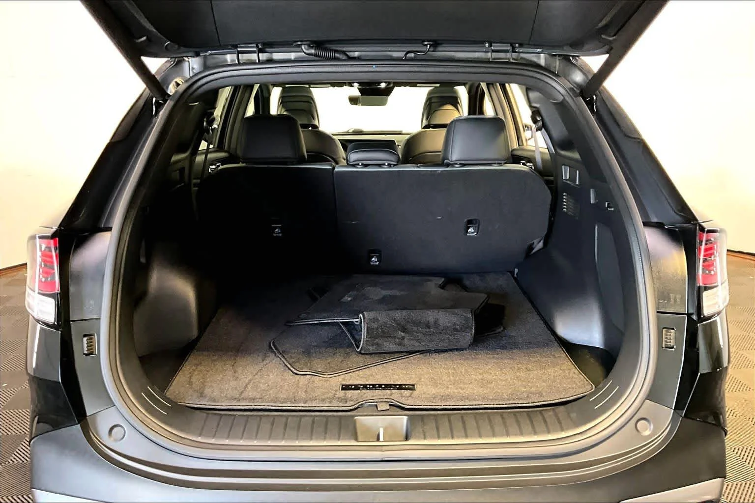 Used 2023 Fusion Black Kia X-Line Prestige image 35