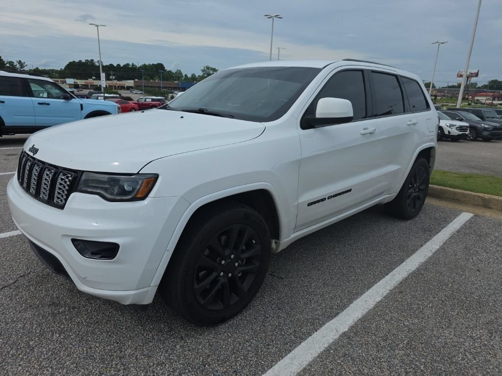 Used 2021 White Jeep Laredo X image 1