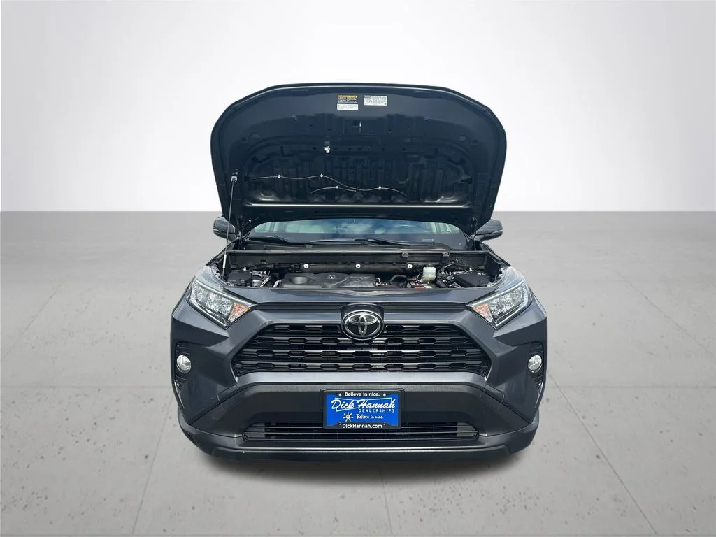 Used 2019 Gray Toyota XLE Premium image 4