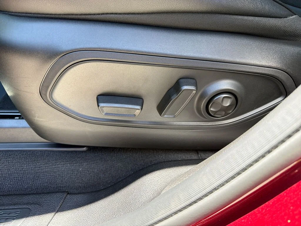 Used 2025 Red Jeep Altitude X image 15