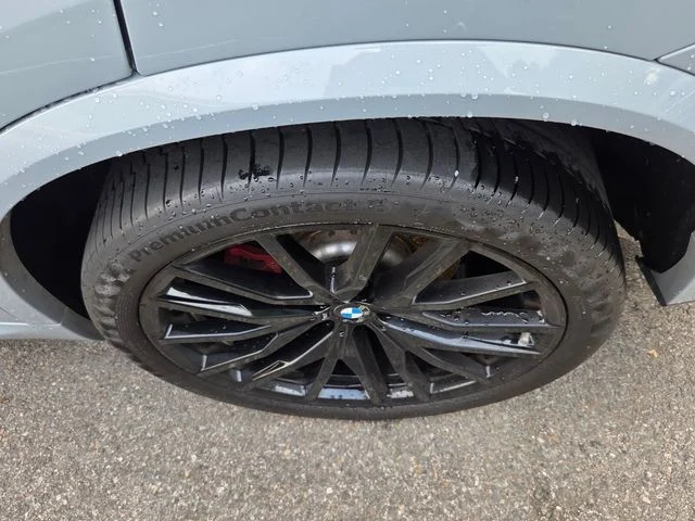 Used 2025 Gray BMW xDrive40i image 11